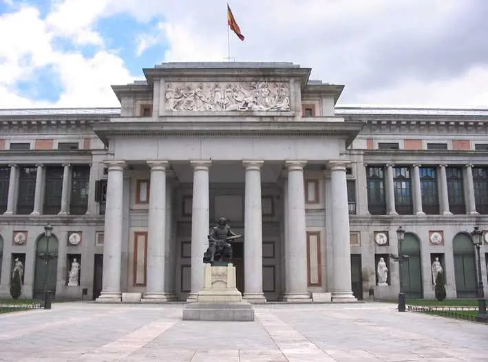 altura del museo del prado - Cuántas columnas tiene el Museo del Prado