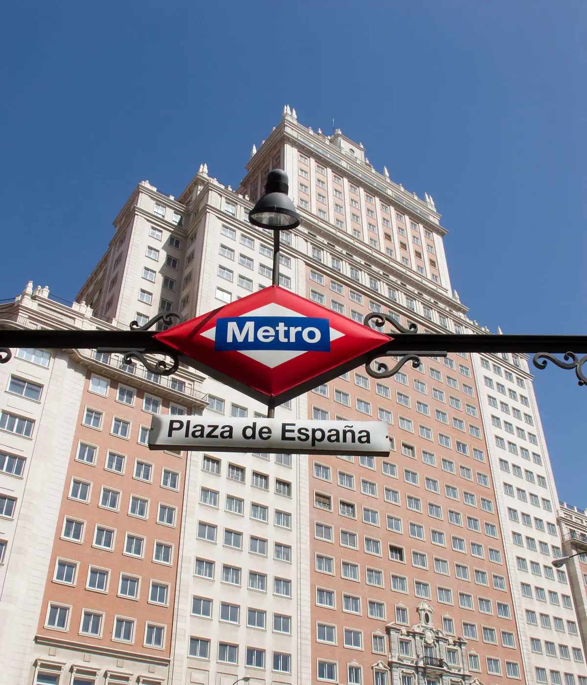 como llegar a prado del rey madrid - Qué líneas de metro pasan por Plaza España Madrid